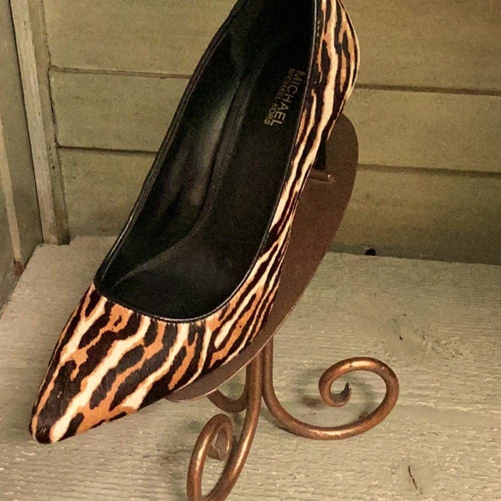 Gorgeouss Michael’s kors fur print pump heel 3”